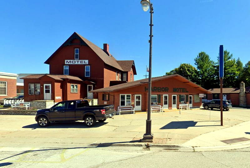 Harbor Motel (Dipper Motel) - Web Listing (newer photo)